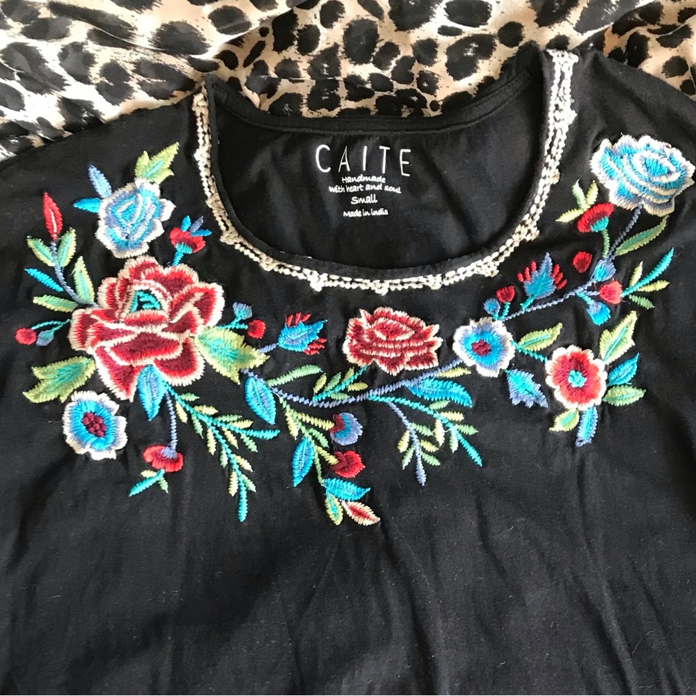 CAITE Arya Floral Embroidered Short Sleeve Cotton Top Tee Shirt Black Small EUC